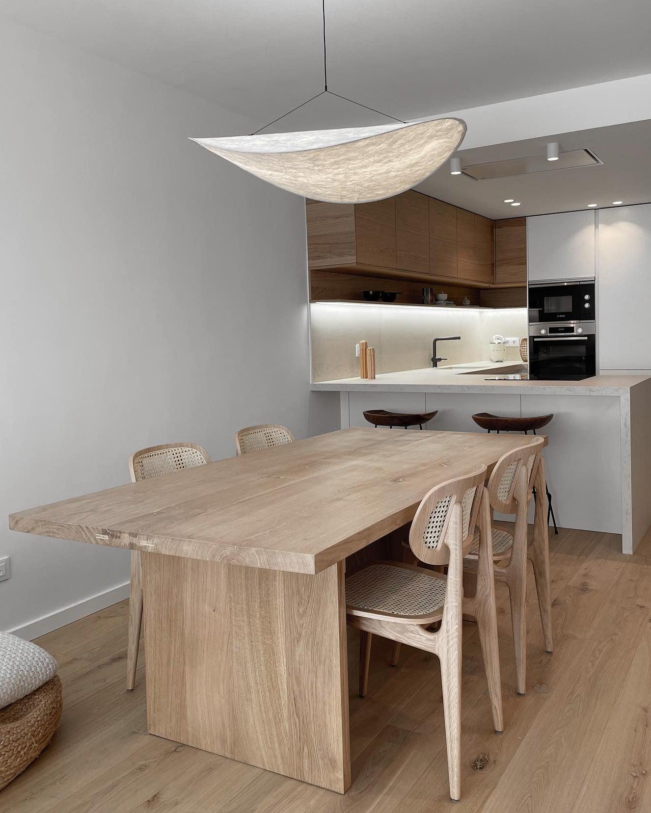 Tense Linear Pendant Light