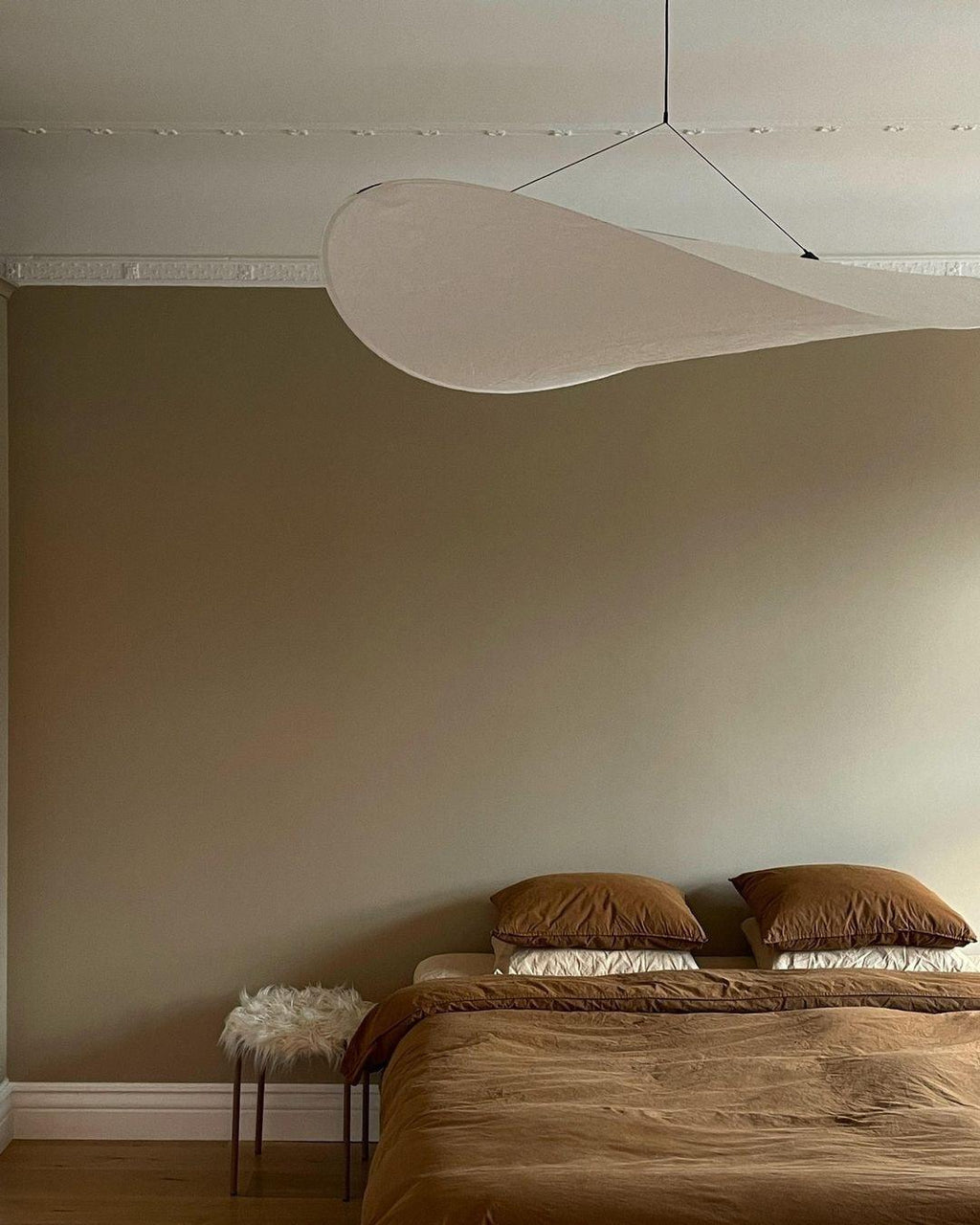 Tense Linear Pendant Light