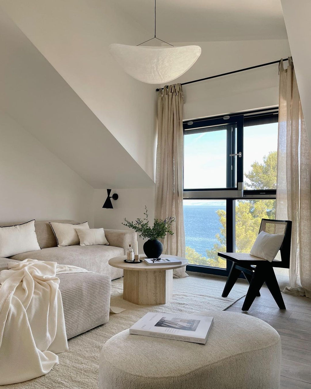 Tense Linear Pendant Light