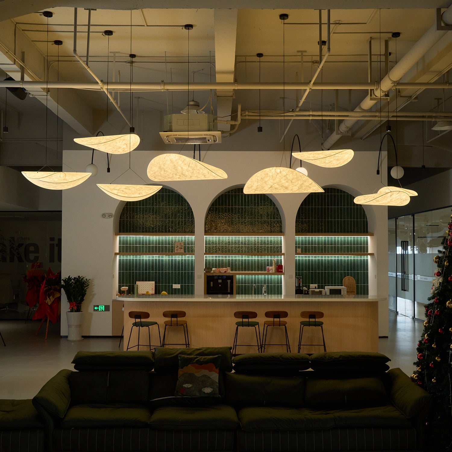 Tense Linear Pendant Light